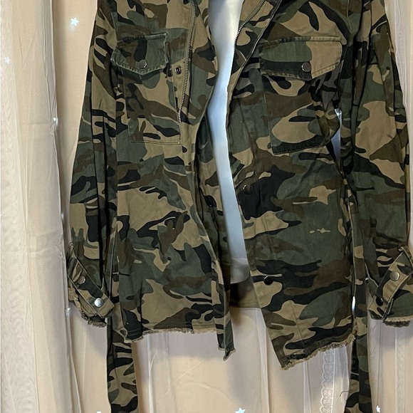 Forever21 Contemporary lightweight camo jacket Women’s size S. Great condition! - Picture 5 of 6